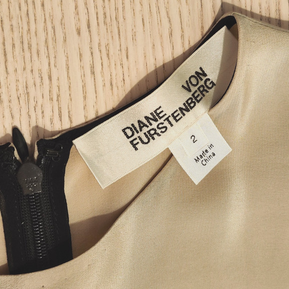 Diane Von Furstenberg DVF Borel Stripe Silk Shift Dress Size 2 Beige Blue Resort - Picture 3 of 16